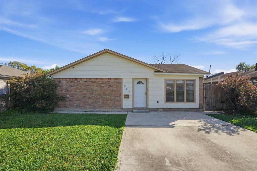 914 Temple Cir, Hitchcock